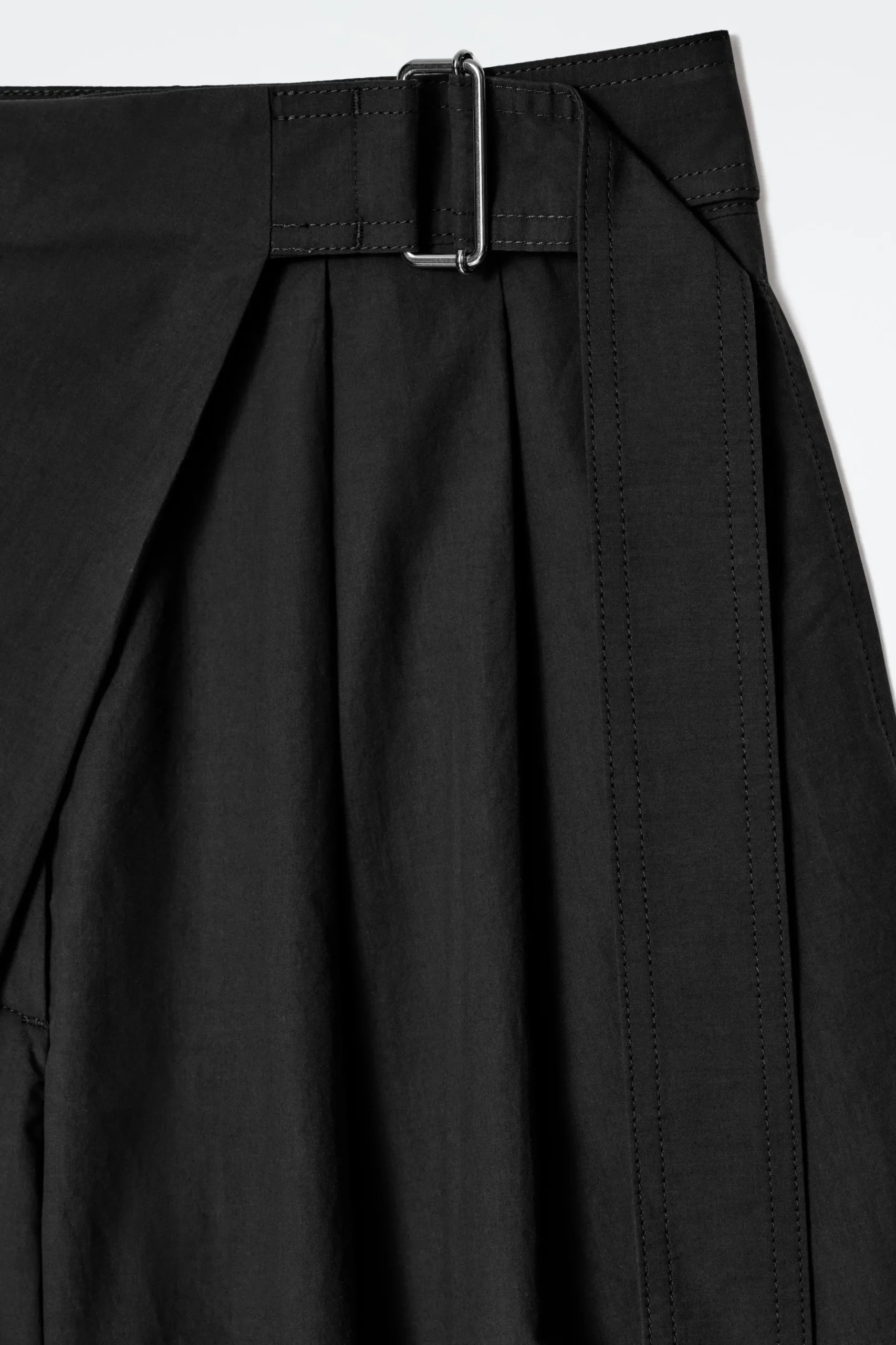 BERMUDAS CRUZADAS CON CINTURÓN*COS Hot