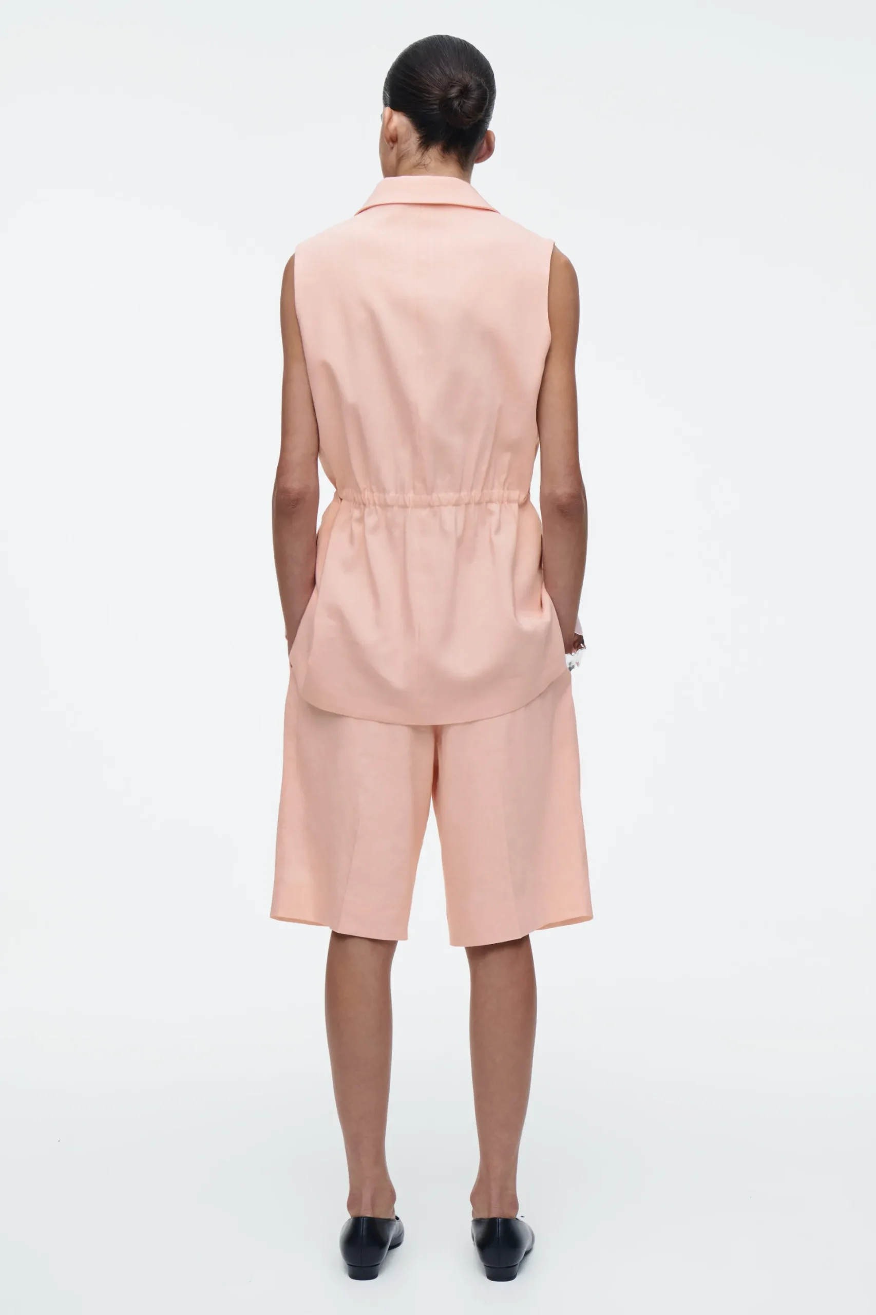 BERMUDAS DE LINO CON PINZAS*COS Sale
