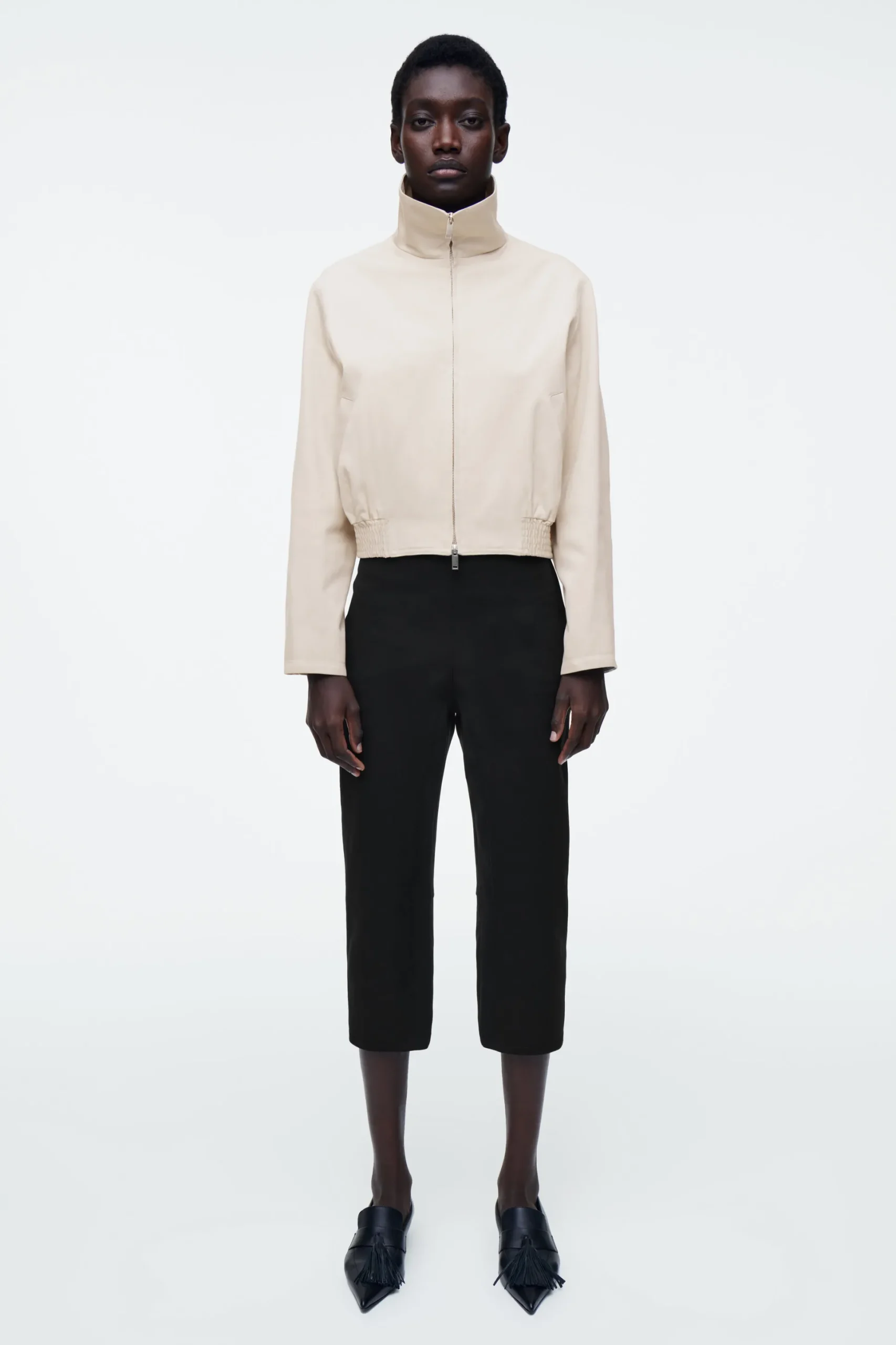 BOMBER CON CUELLO ALTO*COS Fashion