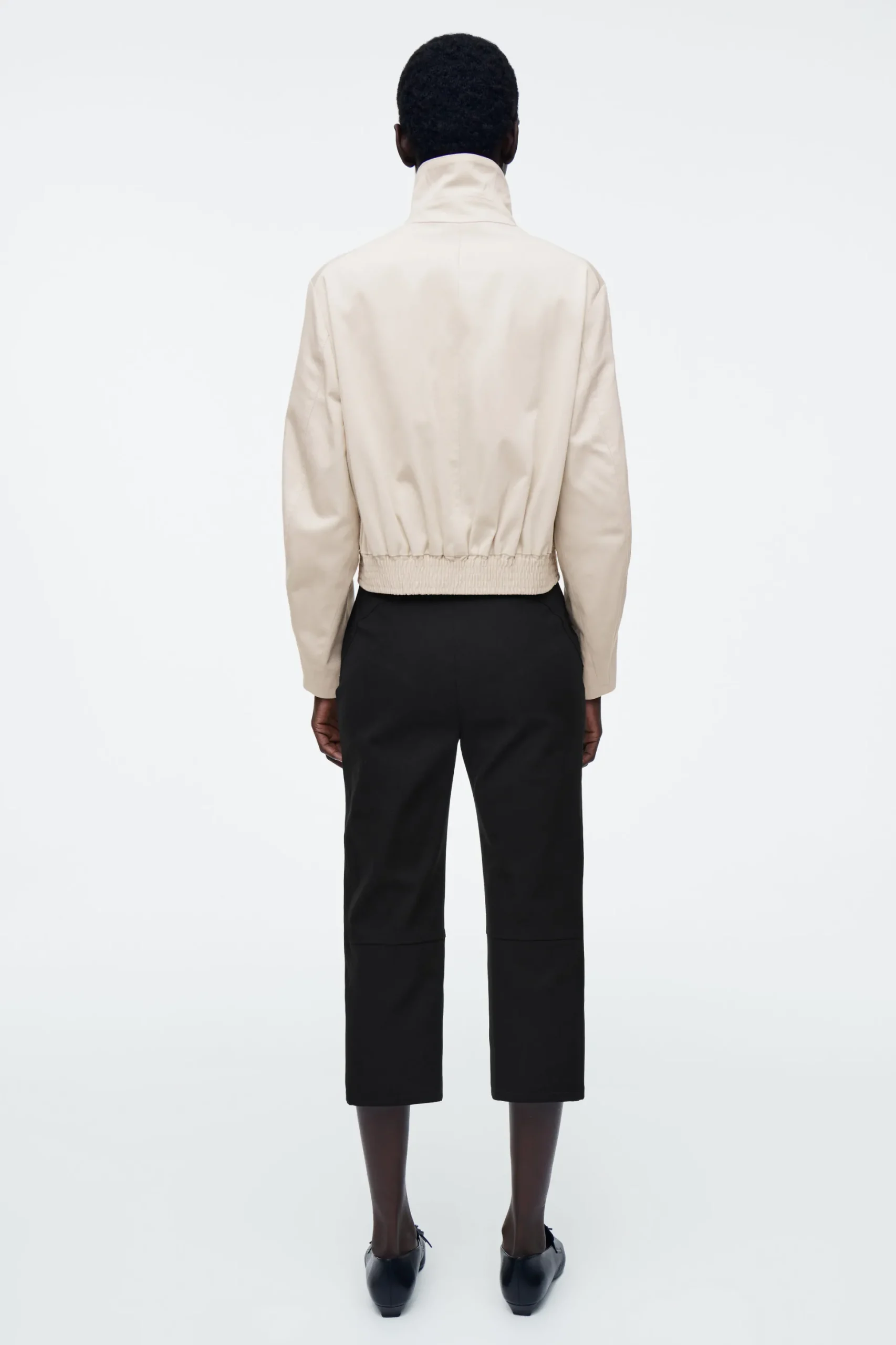 BOMBER CON CUELLO ALTO*COS Fashion