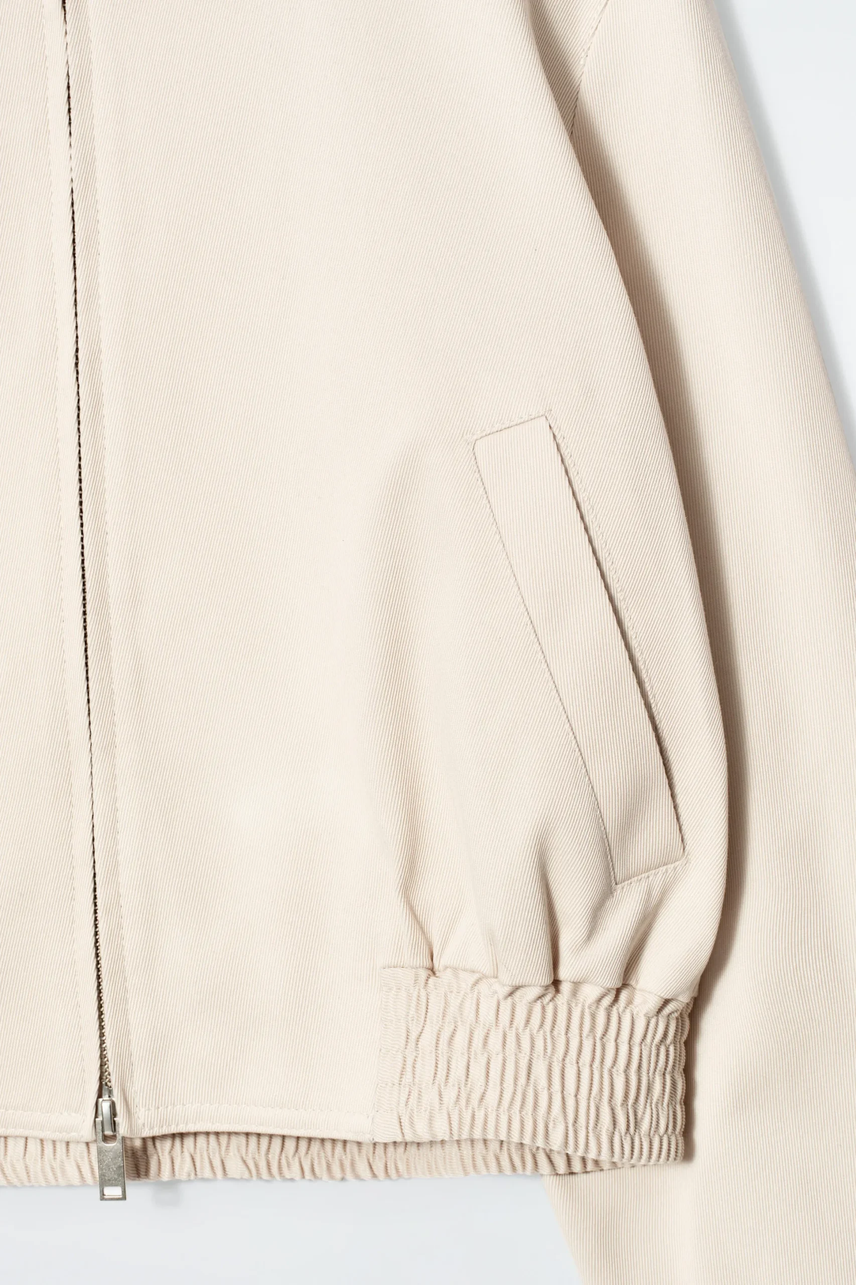 BOMBER CON CUELLO ALTO*COS Fashion