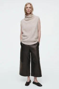 CHALECO DE CASHMERE CEPILLADO CON CUELLO DE EMBUDO*COS Outlet