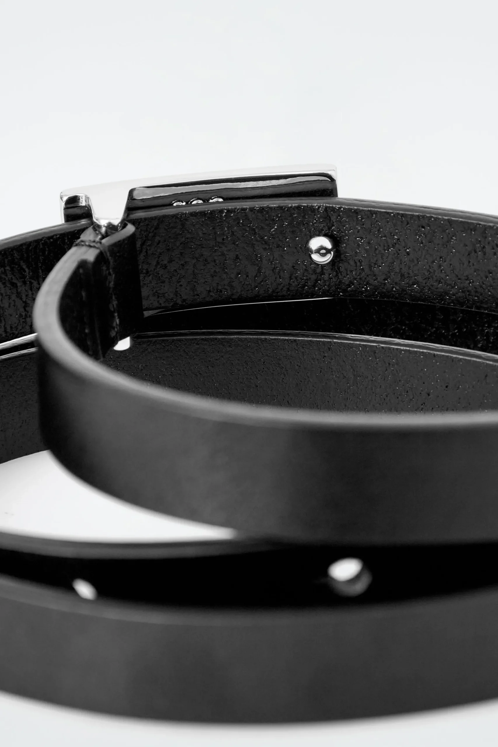 CINTURÓN FINO DE PIEL CON DETALLE DE BARRA*COS Fashion