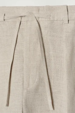 PANTALÓN CORTO DE LINO CON AJUSTE DE CORDÓN*COS Fashion