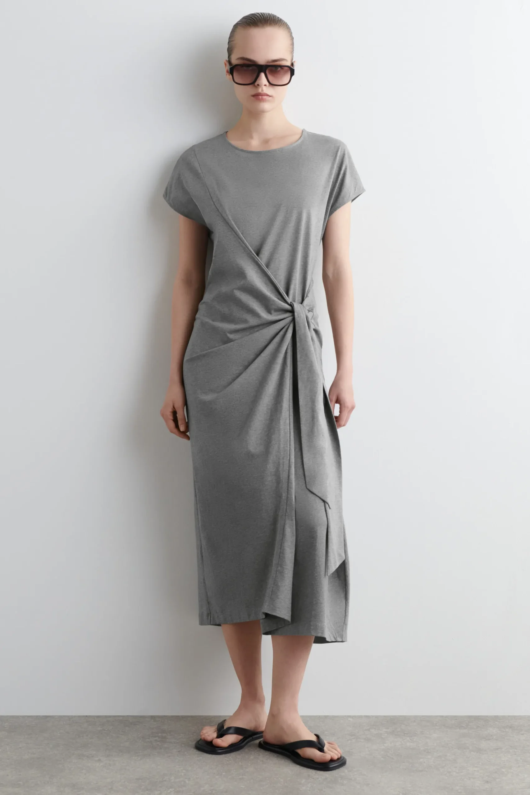 VESTIDO CAMISETA CON FRONTAL CRUZADO*COS Hot