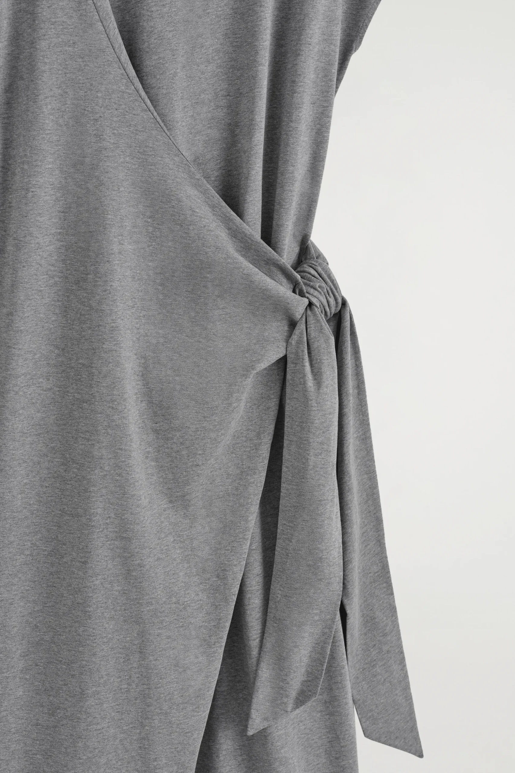 VESTIDO CAMISETA CON FRONTAL CRUZADO*COS Hot