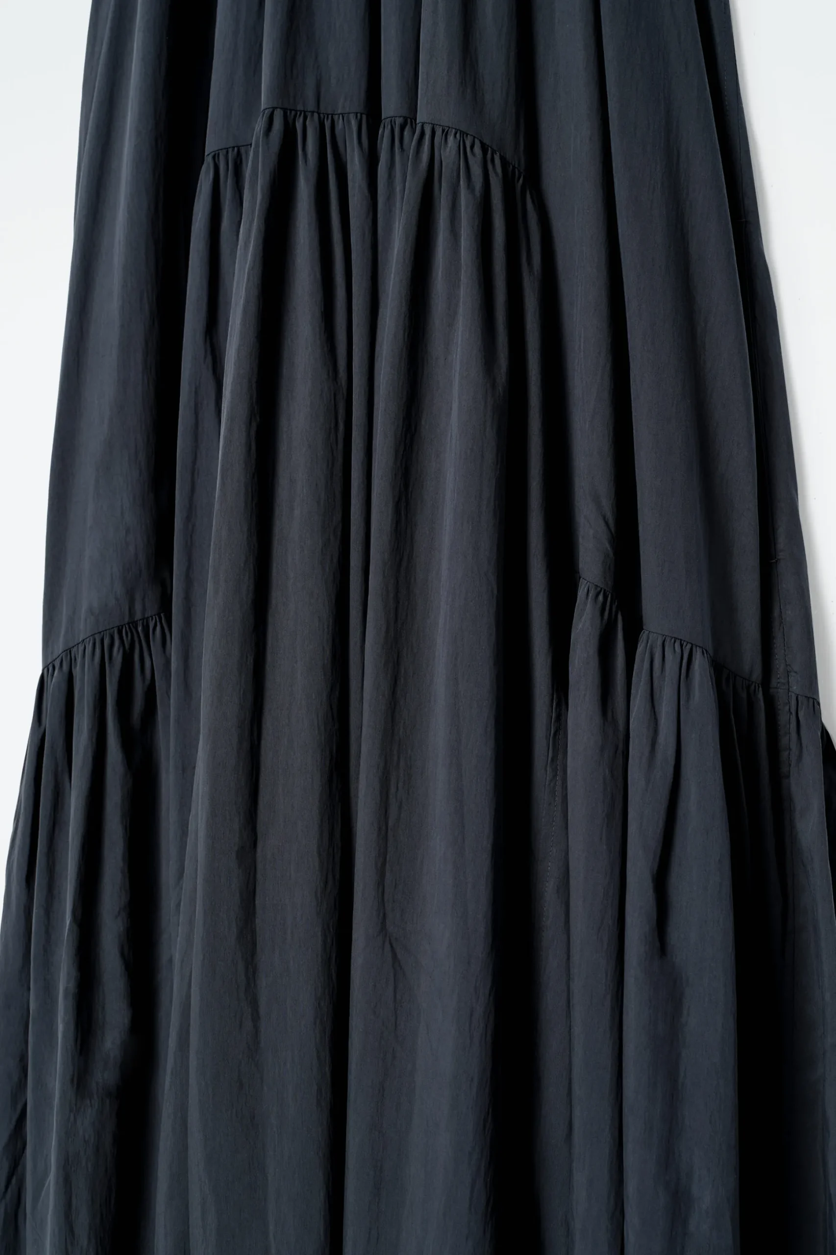 VESTIDO LARGO CON CUELLO HALTER FRUNCIDO*COS New