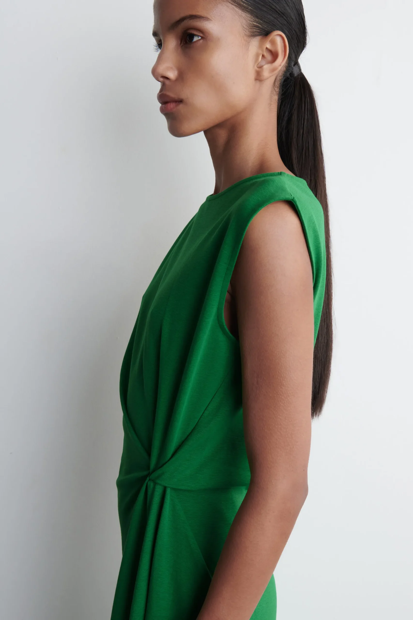 VESTIDO MIDI CON DETALLE DE NUDO*COS Fashion